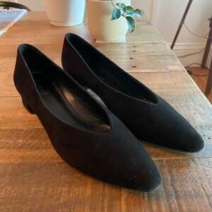 Everlane Black Suede V Shoes, Pumps Sz 8.5 Italy